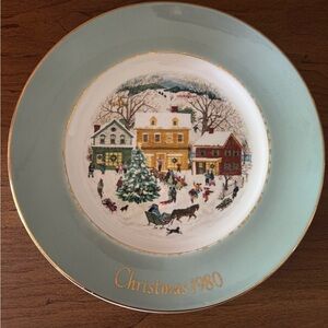 Avon Christmas 1980 Decorative Plate